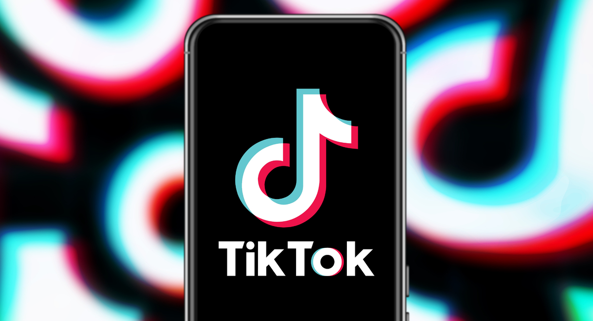 An FCC Commissioner Calls on Apple and Google to Remove TikTok From Their App Stores 